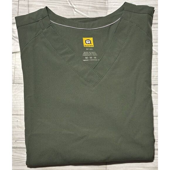 WonderWink Women's Scrub‎ Top Size Medium Olive Green Modern Fit Stretch Vneck - Picture 1 of 4